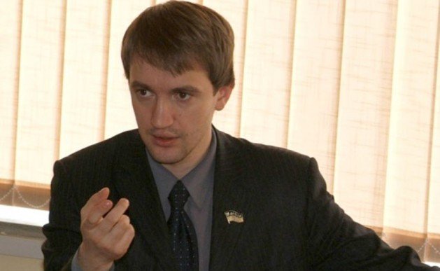 Завтра 5 позачергова сесія. Міський голова зобов’язаний на ній висунути свого кандидата на посаду секретаря?