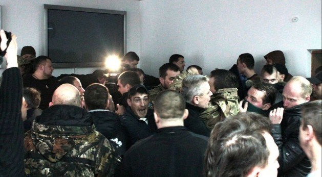 Хто має нести відповідальність за скандальну сесію? Думки депутатів