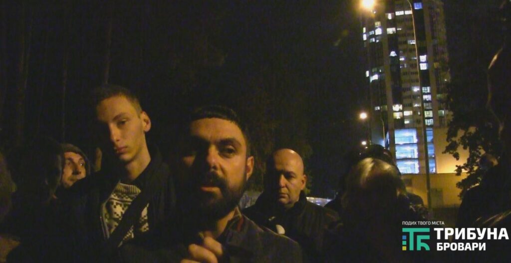 Врятувати дерева біля «Лісового кварталу»: громада зупинила будівництво паркану і піде до Сапожка