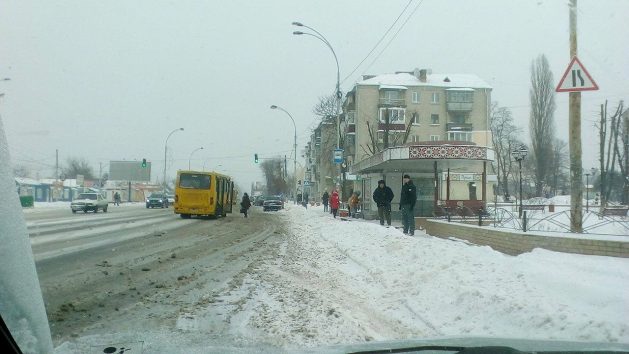 Снігопади у Броварах: машини для розчищення є, бракує кадрів