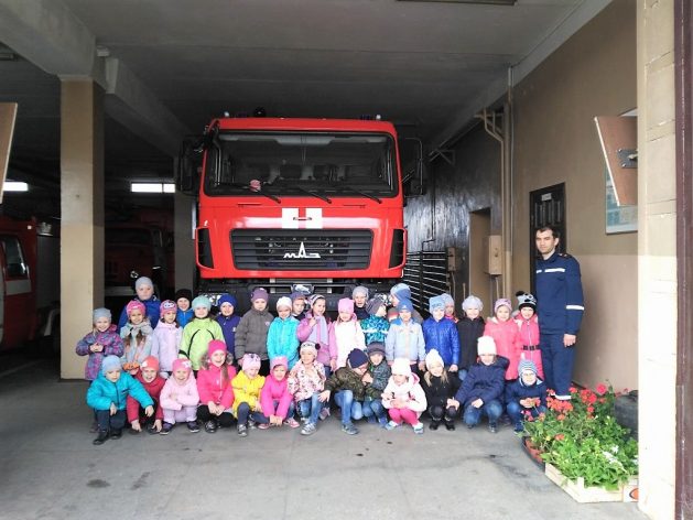 До броварських пожежників завітали в гості вихованці дитячого садочка