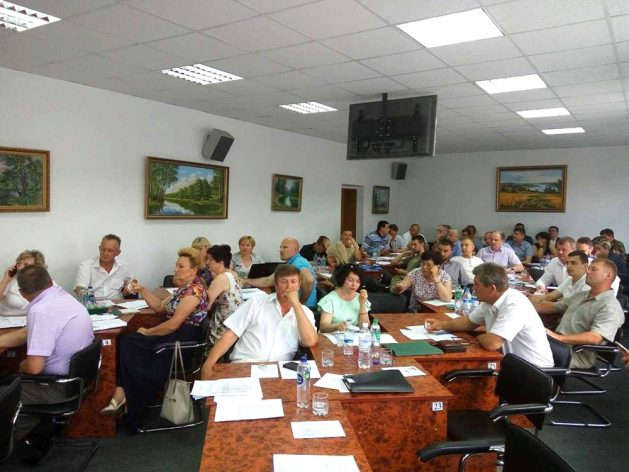 Проголосували за землю під гаражі. Чи візьмуть волонтери відповідальність на себе, якщо землі не вистачить атовцям?