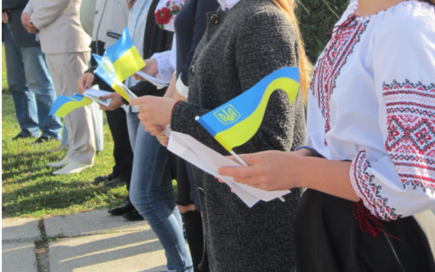 День Державного Прапора в Броварах розпочався з мітингу та молитви