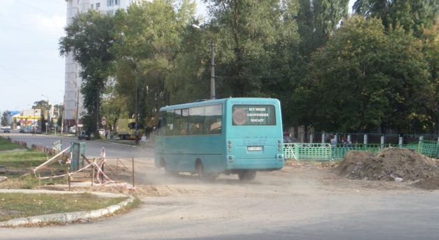 Дорогу на Симона Петлюри нарешті відкрили, однак колектор продовжують ремонтувати