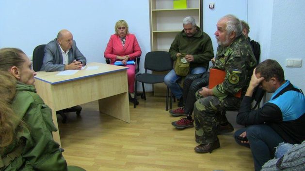 Учасник АТО припинив голодування на Майдані Свободи – у міськраді пообіцяли відповісти на звернення