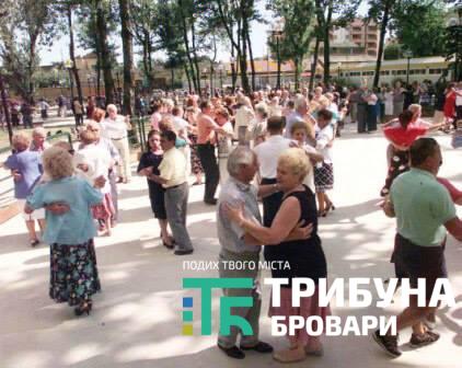 Людей похилого віку знову запрошують на бал
