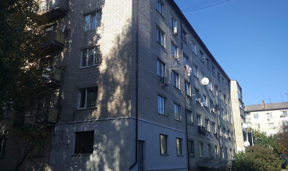 Ремонт даху будинку загиблого воїна Янченка не завершений, мешканців досі підтоплює