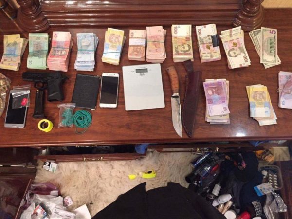 У Броварському районі затримали групу наркоторговців