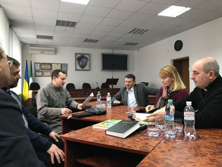 На «молитовний сніданок» об’єдналися броварське духовенство, влада та депутати