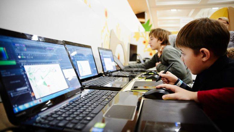 «Благодійні витрати»: хто сплачує за інтернет у школах та садочках?
