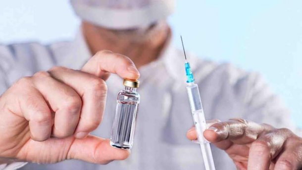 У МОЗ пропонують карати лікарів через фальшиві довідки про вакцинацію