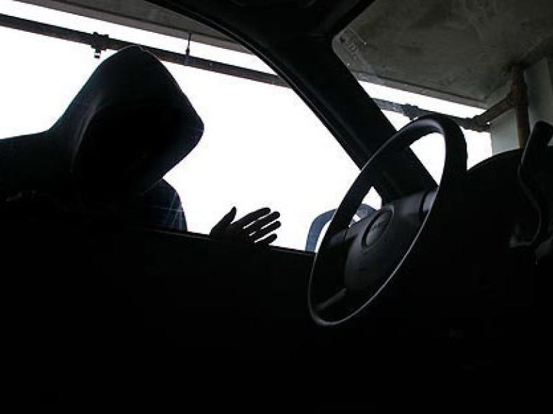 Поліція затримала двох односільчан, які вкрали акумулятори з КАМАЗу
