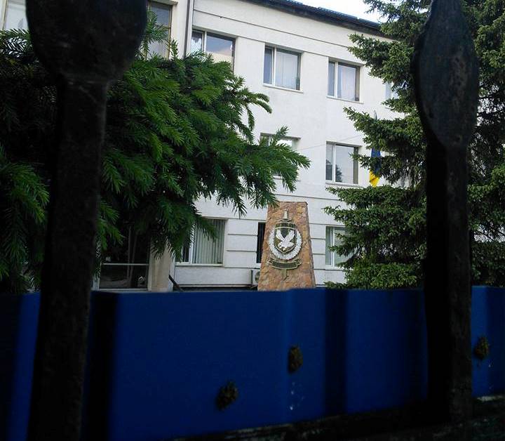 Не минуло й 5 років: пам’ятний знак «Беркуту» демонтували, але не повністю – ФОТО Беркут