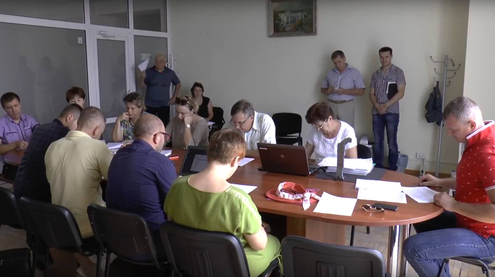 Як обиратимуть директора «Муніципальної варти» та за скільки лататимуть вулиці, – новини з комунальної комісії
