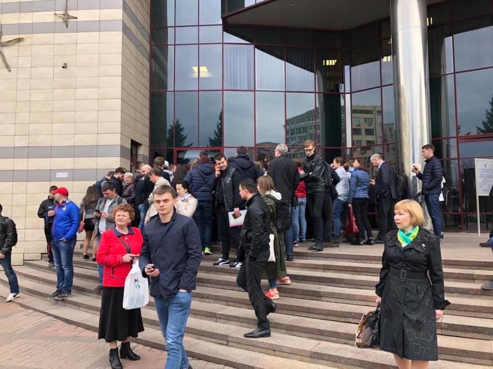 Місце голосування в Україні змінили майже 235 тисяч виборців. Інше місце на Бровари поміняло 2 400 осіб