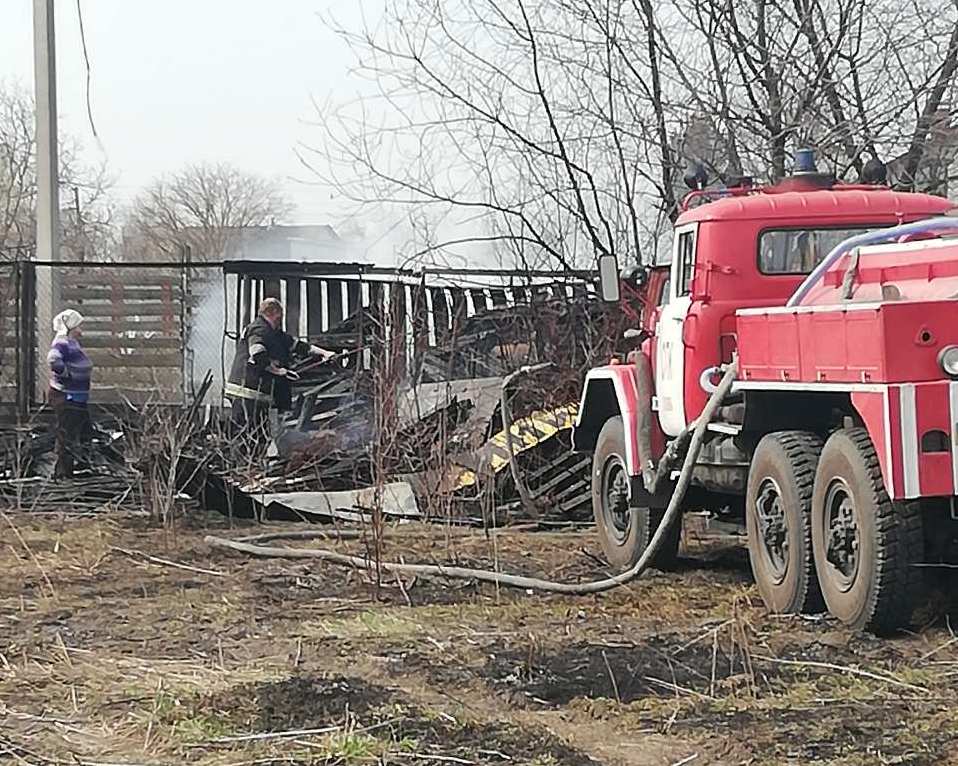 Пожежі 8 квітня: у Зазим’ї квартиру врятували, у Рожнах сарай згорів