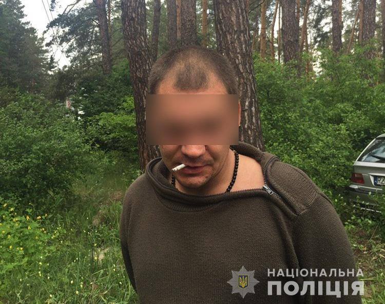 Поліція затримала горе-викрадача автівки, який заїхав у кущі