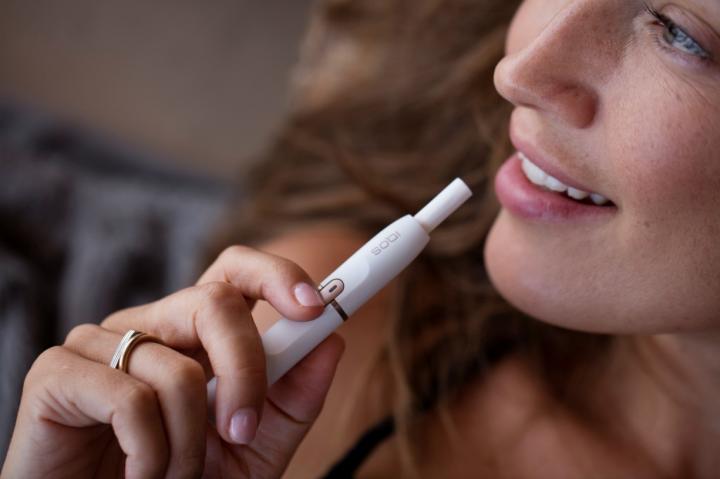 «Електронна сигарка» IQOS так само шкідлива, як і звичайна – Центр громадського здоров’я МОЗ