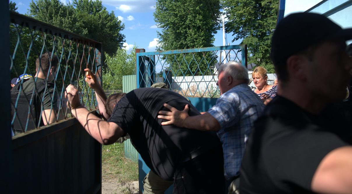 Храм у Погребах: ПЦУ взяло під контроль територію і вигнало охорону. ФОТО