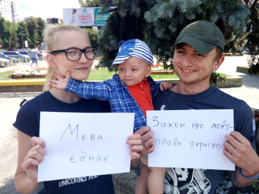 У Броварах відбулась акція на підтримку закону про мову. ФОТО Мова об'єднує