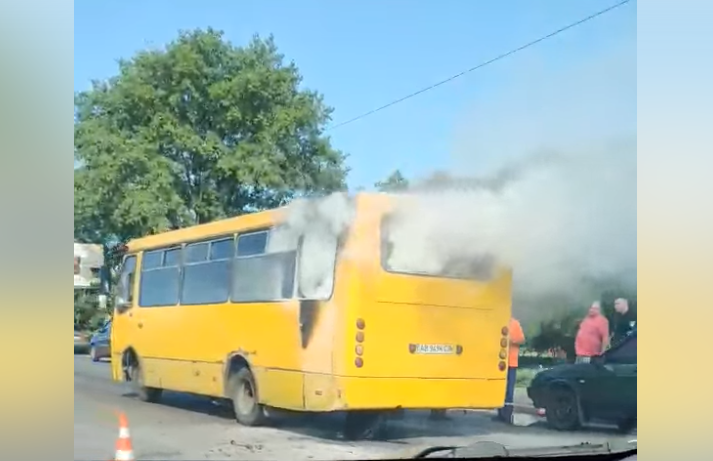 На «Лісовій» загорілася маршрутка. «Підпал», – водій
