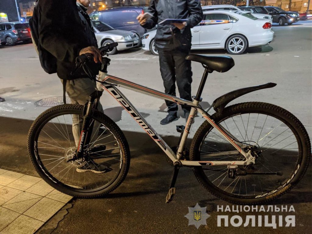 Крадія велосипеда оперативно затримали: двоколісного вже везли здавати в ломбард