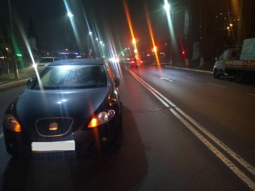 У центрі Броварів автівка збила чоловіка, в нього травма голови. ФОТО