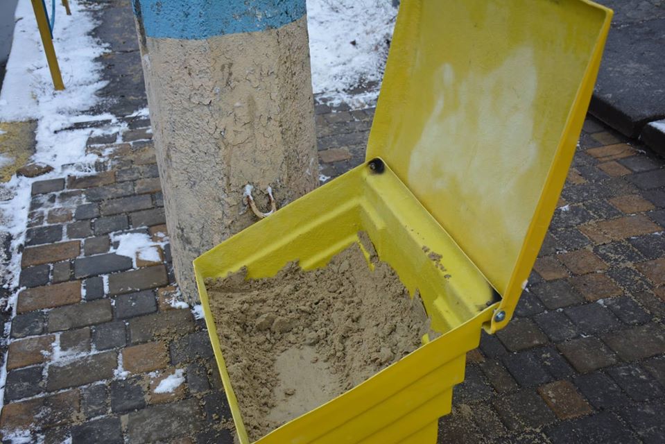 пісок контейнер ожеледиця