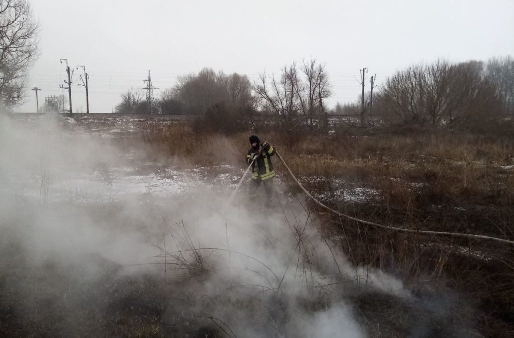 У Бобрику ліквідували займання торфу – гасили понад добу. ФОТО, ВІДЕО гасіння торфу в Бобрику