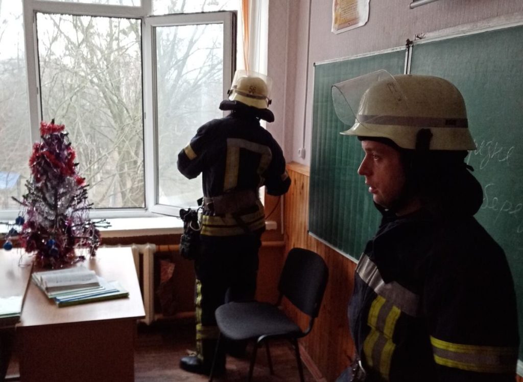 У 2-ій школі невідомий розпилив газ, дітей евакуювали. ФОТО 2 школа, евакуація, 17.01.2020