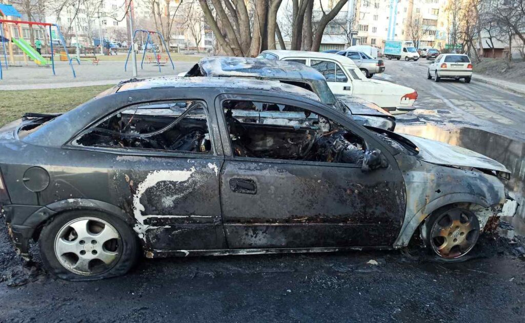 згоріли автівки