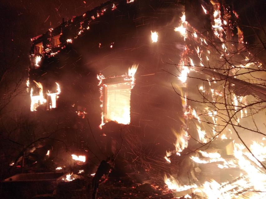 Пожежа повністю знищила житловий будинок. ФОТО Пожежа в Кулажинцях