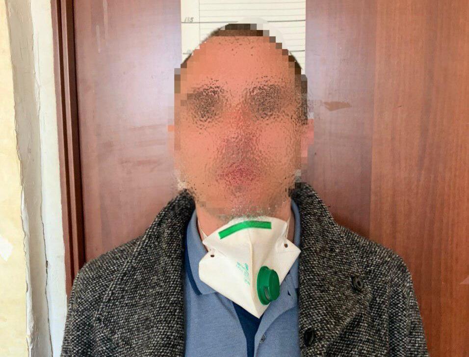 Запобіжний захід: суд посадив під домашній арешт за напад і пограбування грабіжник