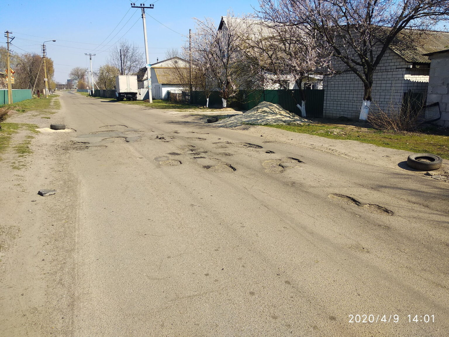 Лише на папері? Як у Тарасівці підрядник дорогу ремонтував село Тарасівка