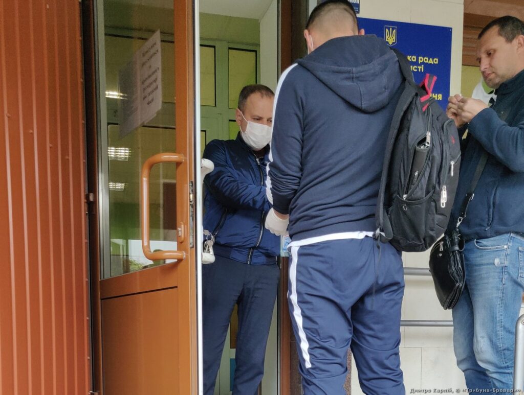 Сьогодні запрацював «Прозорий офіс», приймають за записом. ФОТО карантин на вході