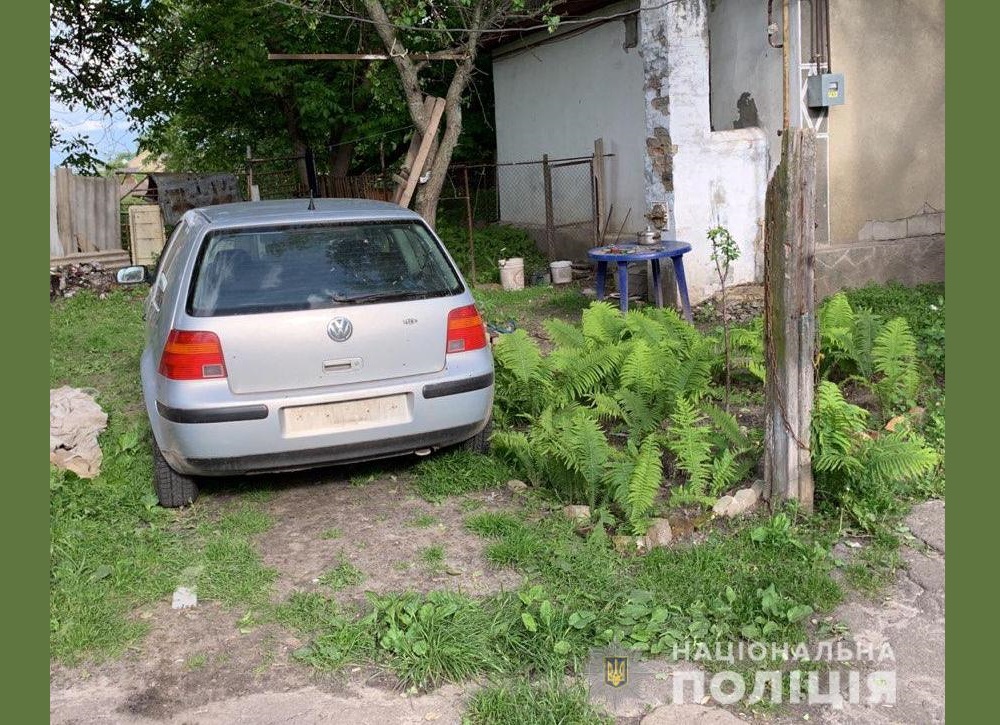 Розбій у Русанові: двоє чоловіків напали на знайомого й угнали його автівку Угон у Русанові