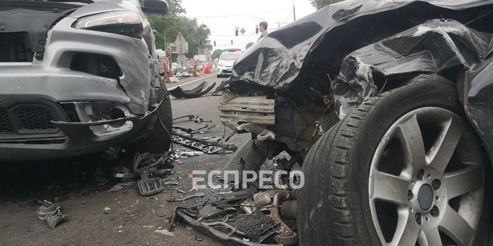 ДТП в Броварах: BMW протаранив Jeep, постраждали двоє. ФОТО, ВІДЕО ДТП біля Калинівки