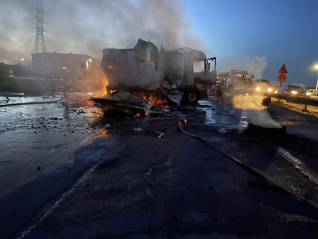 Смертельне ДТП із займанням фури: водій BMW тікав від поліції. ФОТО, ВІДЕО ДТП із займанням фури