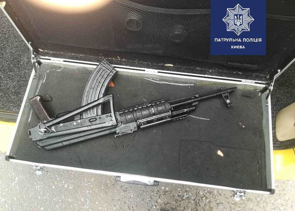 П’яний за кермом зі зброєю і наркотиками перевищив швидкість руху автомати