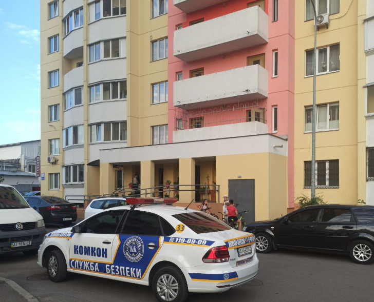 Побив консьєржку і чоловіка: «комконівці» затримали нападника побиття консьєржки