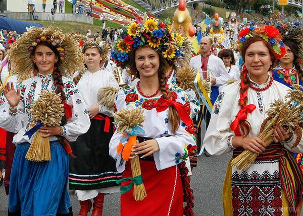 українці