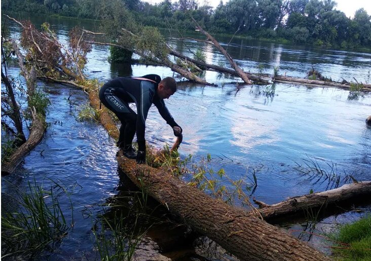У Рожнах у Десні втопився чоловік. ФОТО 18+ потопельник