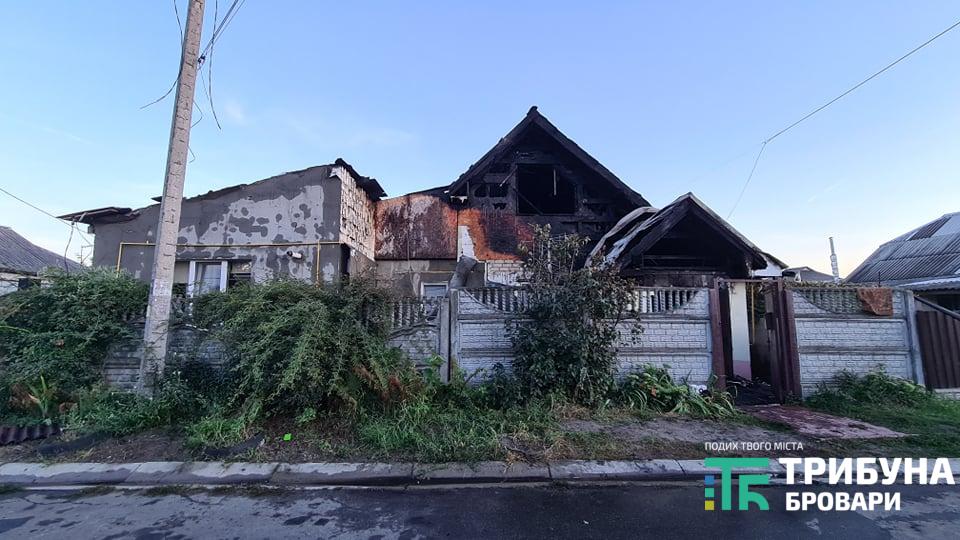 На броварській Оболоні згорів будинок. ФОТО, ВІДЕО Пожежа 29.08.2020