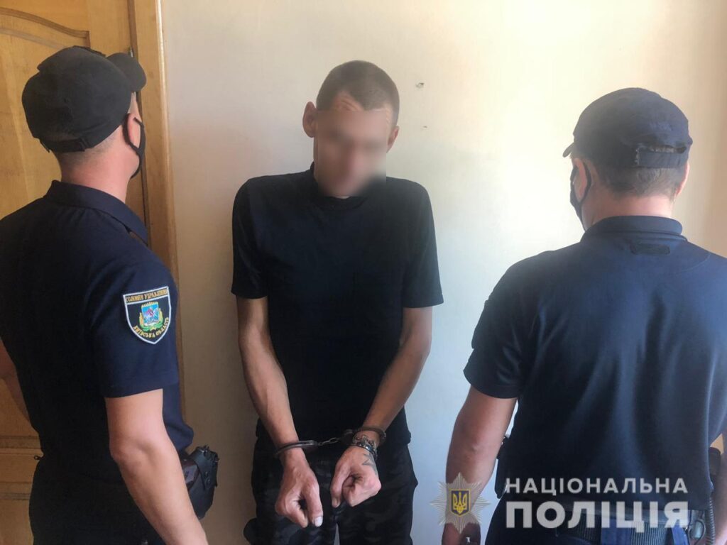 Виманював у дітей велосипеди та грабував перехожих: правоохоронці затримали зловмисника злочинець