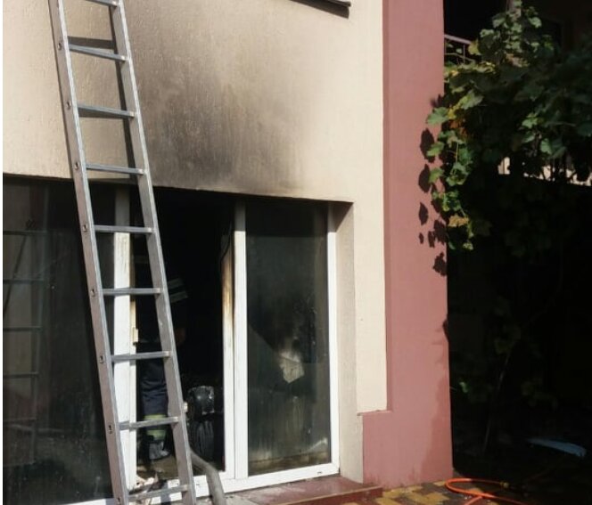 У Броварах у Парковому провулку горіла господарча будівля пожежа