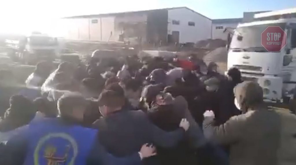 Стрілянина в Погребах після акції блокування видобутку піску: поліція затримала хулігана. ВІДЕО Сутичка