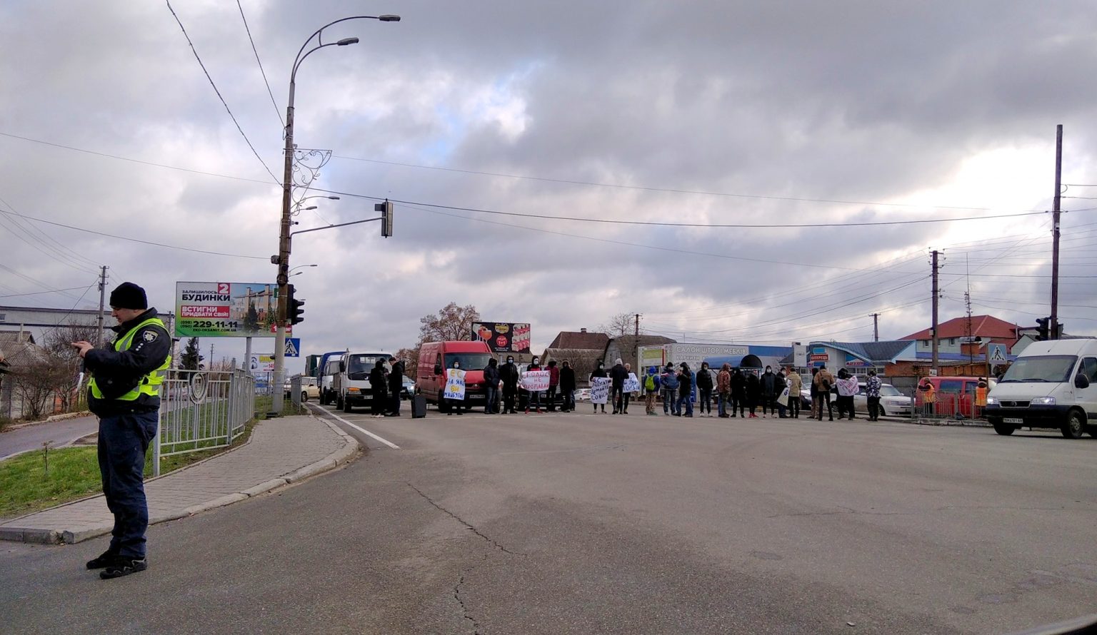 Мітингувальники перекрили вулицю Київську на «Вітерці» Акція протесту на вулиці Київська, перекриття руху автотранспорту