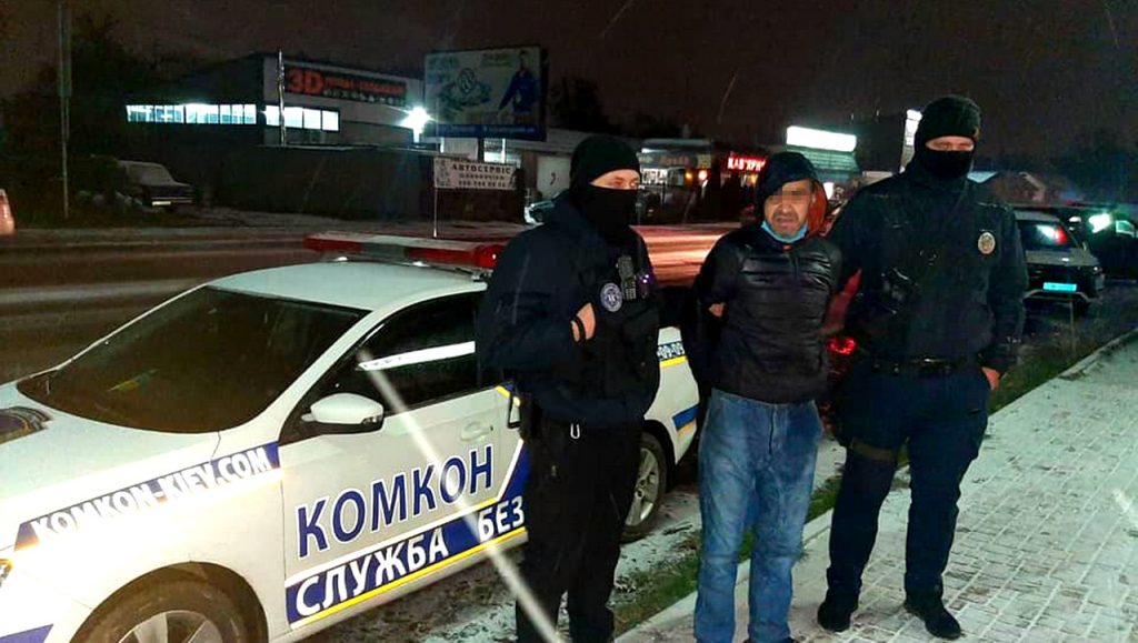 Комкон затримав грабіжника магазину з ножем