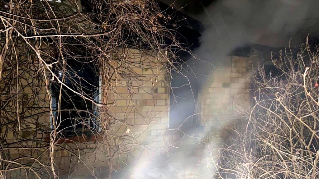 У Броварах на Благодатній у власній оселі згорів чоловік Пожежа із загиблим на Благодатній 20.01.2021