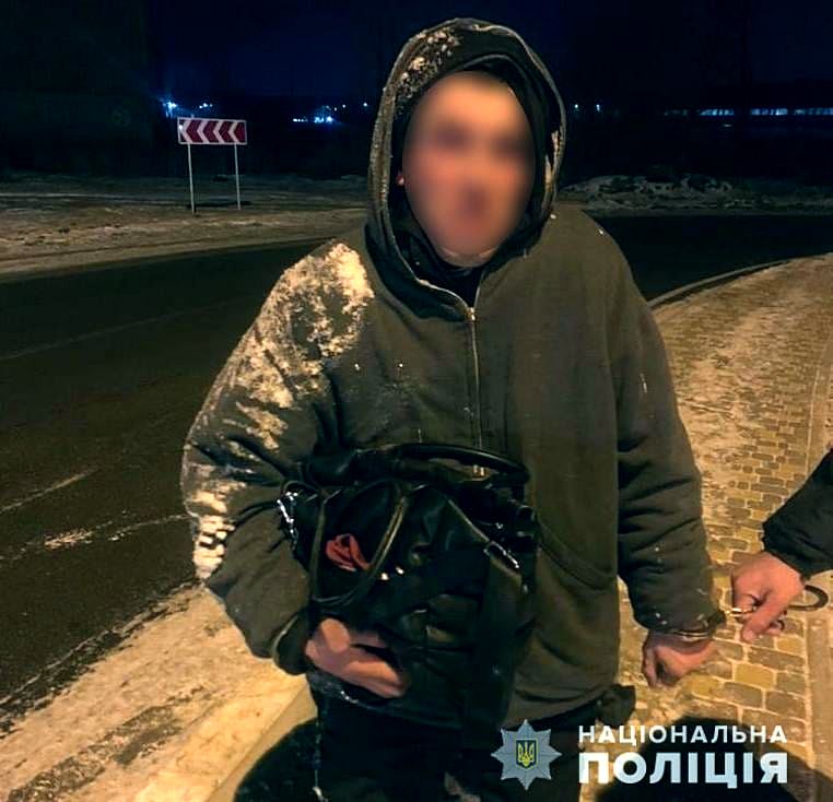 у с. Перемога пограбував жінку